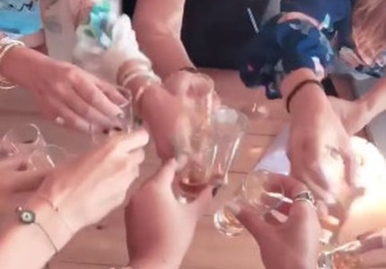 Αθηνά Οικονομάκου: Το απίστευτο bachelorette party έκπληξη που της έκαναν οι φίλες της! (βίντεο)