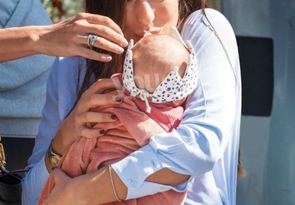 Φλορίντα Πετρουτσέλι: Λιώσαμε! Πρώτη εμφάνιση με την 3 μηνών κόρη της! - 