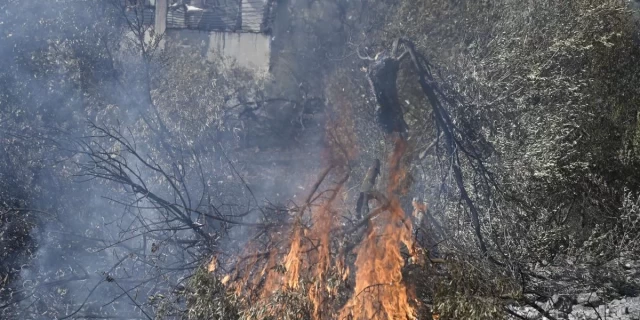 Φωτιά στο Πόρτο Γερμενό: Οι πυροσβέστες έθεσαν την κατάσταση υπό έλεγχο