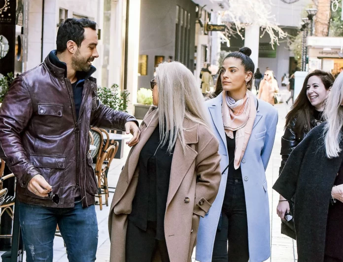 Σάκης Τανιμανίδης: Βόλτα με την Χριστίνα Μπόμπα, την μητέρα και την αδερφή του