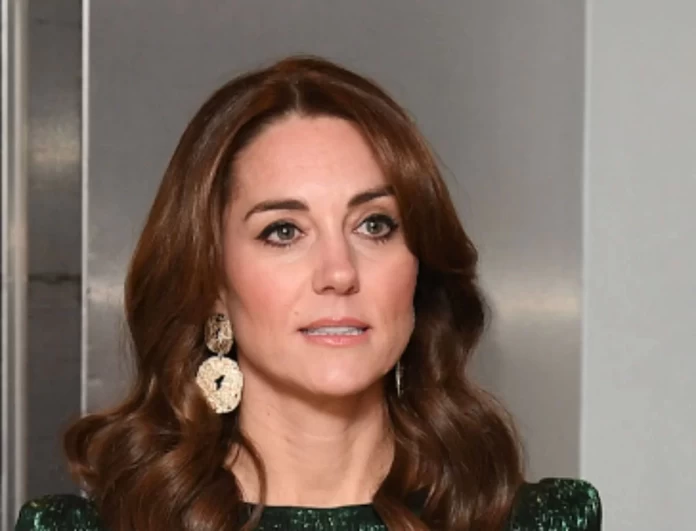 Kate Middleton: Την «τσάκωσαν» με μπύρα στο χέρι και το πιο glitterry dress
