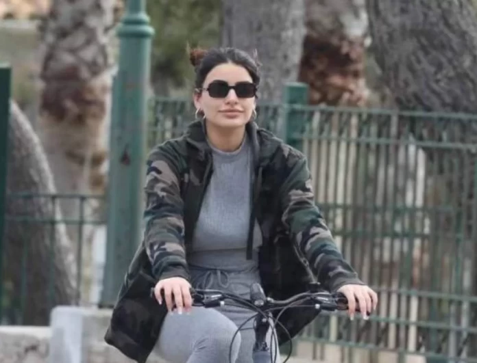 Για ποδήλατο η Μαρία Καζαριάν του My Style Rocks - Αμέριμνη με κολλητή φόρμα