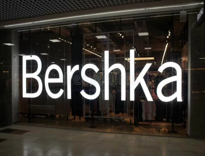 Bershka: Τα new in fuzzy outfits που πρέπει να αγοράσεις!