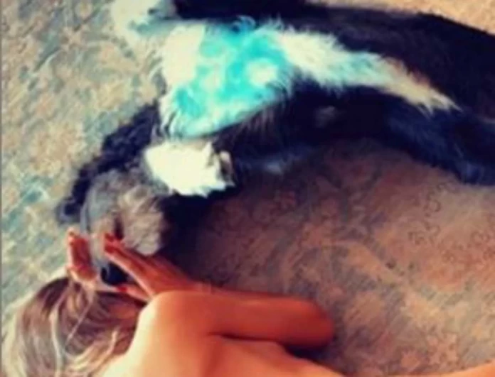 Κορυφαίο μοντέλο «έριξε» το Instagram - Πόζαρε γυμνό στο πάτωμα του σπιτιού του