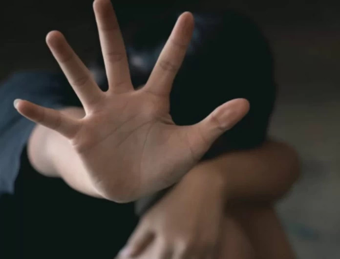 Εφιάλτης στη Ρόδο: 18χρονος βίασε τον ανήλικο αδερφό του και βιντεοσκοπούσε 47χρονος συγγενής