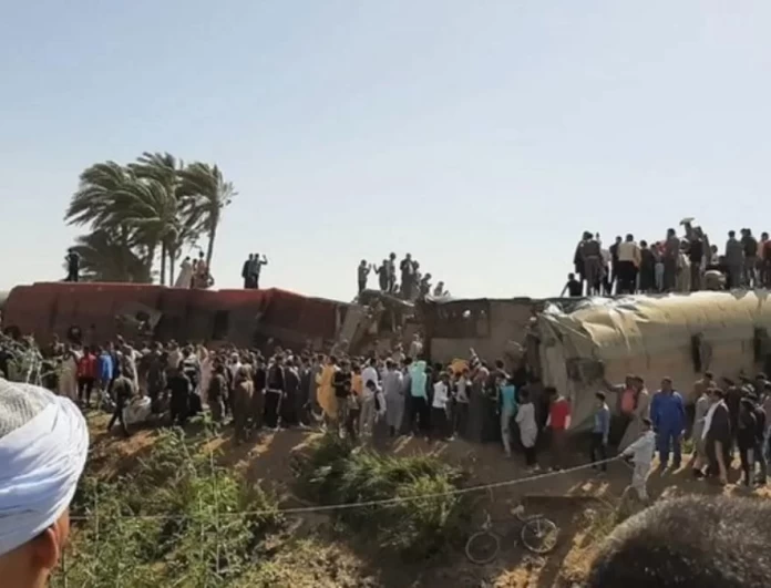 Τραγωδία στην Αίγυπτο: 11 νεκροί και 100 τραυματίες από εκτροχιασμό τρένου