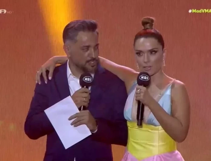 Βάσω Λασκαράκη: Με μίνι φόρεμα στη σκηνή των Mad VMA - Στο πλευρό της ο Σουλτάτος