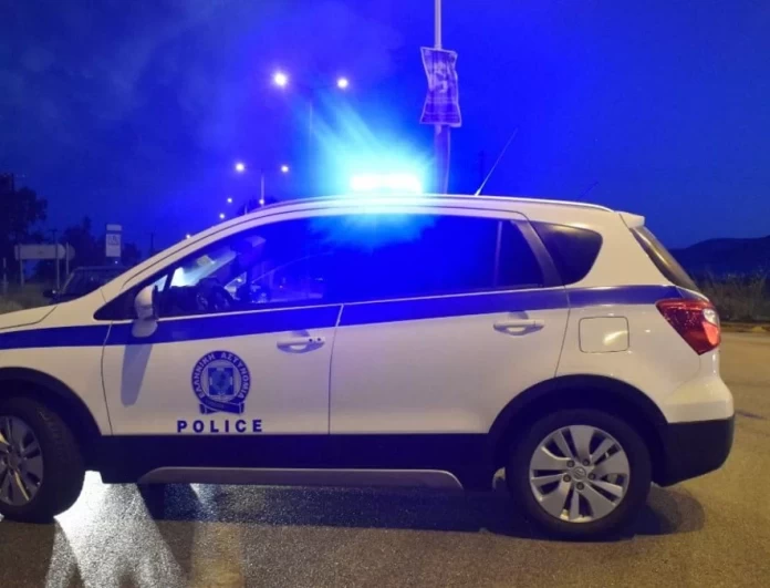 Βομβιστική επίθεση σε εταιρεία στη Βάρη - Τραυματίας ένας αστυνομικός