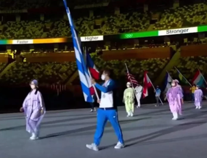 Ολυμπιακοί Αγώνες: Η είσοδος του Γιάννη Φουντούλη με την ελληνική σημαία στην τελετή λήξης