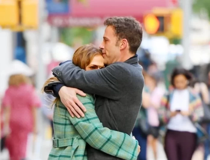 Τζένιφερ Λόπεζ - Μπέν Άφλεκ: Τρυφερά φιλιά και αγκαλιές στους δρόμους της Νέας Υόρκης χθες το απόγευμα