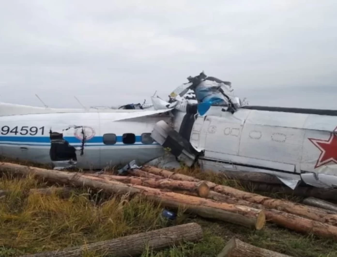 Συντριβή αεροσκάφους με δεκάδες νεκρούς στην Ρωσία