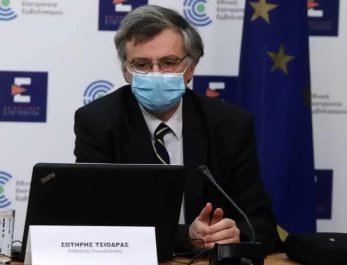 Σωτήρης Τσιόδρας: «Χωρίς τα εμβόλια θα είχαμε 8.400 επιπλέον θανάτους»