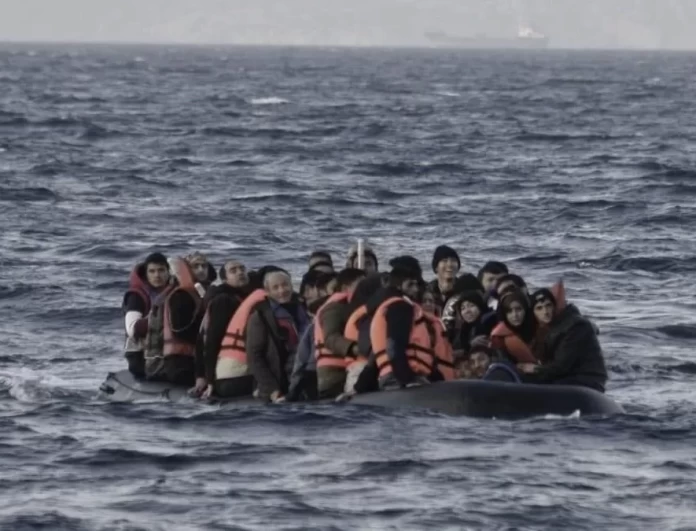 Βυθίστηκε βάρκα με μετανάστες στη Χίο - Εντοπίστηκαν τρεις σοροί