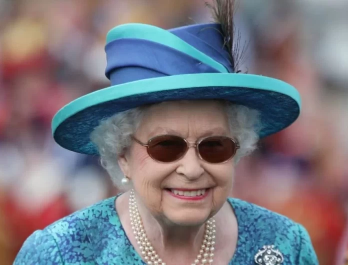 Τρομάζει η εικόνα της Βασίλισσας Ελισάβετ - Χλωμή και ταλαιπωρημένη μετά τις φήμες για την υγεία της