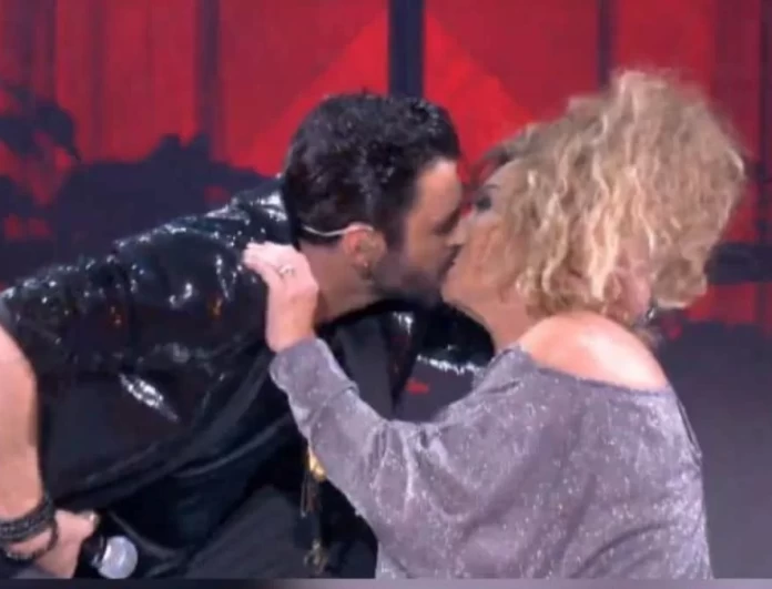 Η επική ατάκα του συζύγου της Ελένης Δήμου για το φιλί που αντάλλαξε στο J2US με τον Μαρίνο Κόνσολο