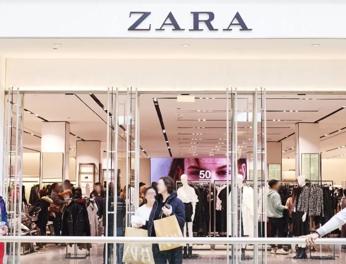 Ξεπουλάει λόγω Αγίου Βαλεντίνου: Το κόκκινο φόρεμα της νέας συλλογής Zara που έχει εξαφανιστεί απ' τα ράφια