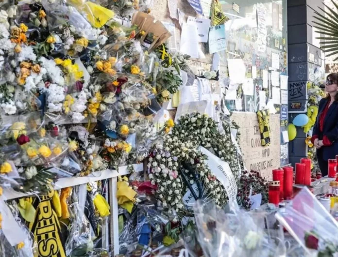 Δολοφονία Άλκη - Λουλούδι στη μνήμη του άφησε η πρόεδρος της Δημοκρατίας Κατερίνα Σακελλαροπούλου