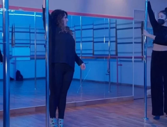 Night Out: Η Κατερίνα Ζαρίφη έκανε pole dancing! - Δείτε βίντεο