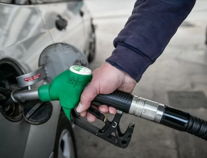 Επίδομα βενζίνης: Πότε θα πιστωθούν τα χρήματα - Ποιοι εξαιρούνται από το επίδομα