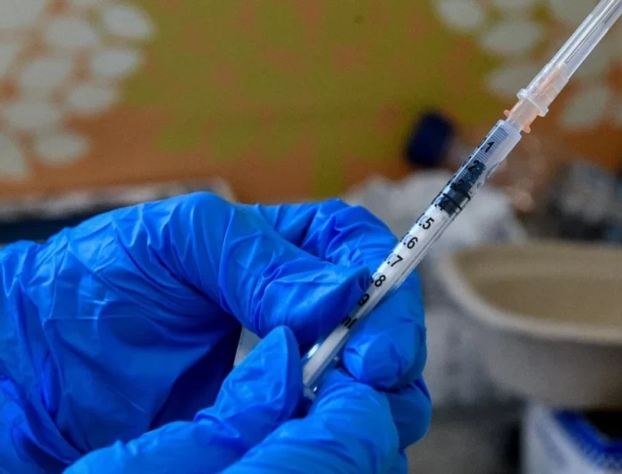 Εμβόλιο του κορωνοϊού: Έρχεται η 4η δόση για όλους από τον Σεπτέμβρη - Ποιοι θα έχουν προτεραιότητα