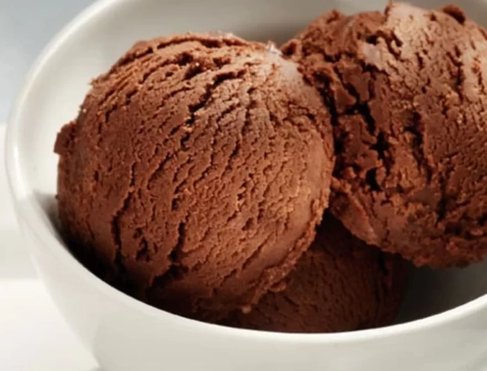 Έτοιμο μέσα σε λίγα λεπτά το απόλυτο σπιτικό παγωτό σοκολάτα από την Αργυρώ Μπαρμπαρίγου