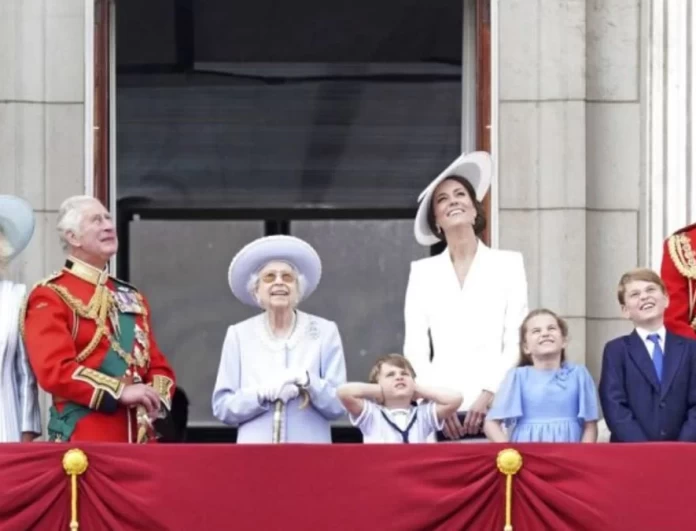 Πλατινένιο Ιωβηλαίο της Βασίλισσας Ελισάβετ: Έδωσαν το παρόν και ο Πρίγκιπας Χάρι με τη Μέγκαν Μαρκλ