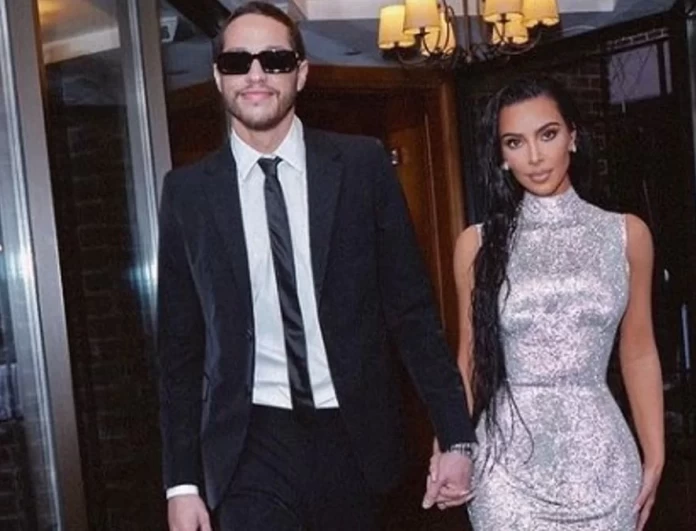Έρχεται και τέταρτος γάμος για την Kim Kardashian - Φουντώνουν οι φήμες που την θέλουν να αρραβωνιάζεται τον Pete Davidson