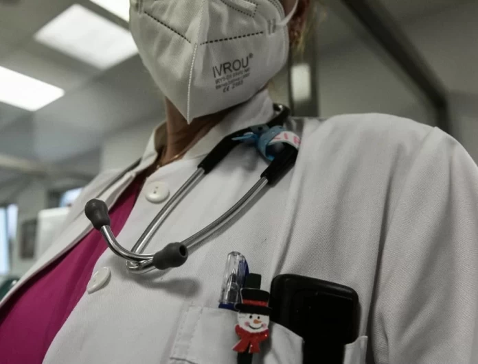 Νοσηλεύτρια στην Κέρκυρα δέχθηκε επίθεση γιατί ζήτησε να φορέσει μάσκα ένας συνοδός ασθενούς