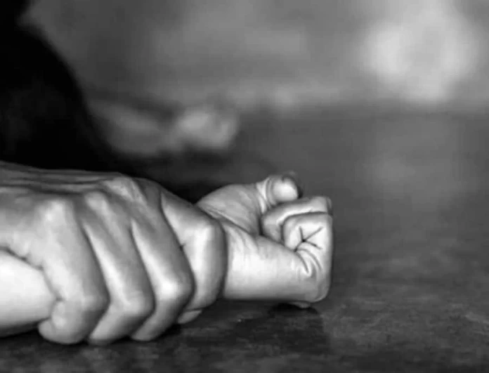 Ηράκλειο: Φρικιαστικό - 52χρονος βίαζε το ανήλικο γιο της συντρόφου του μαζί με άλλους δύο άντρες