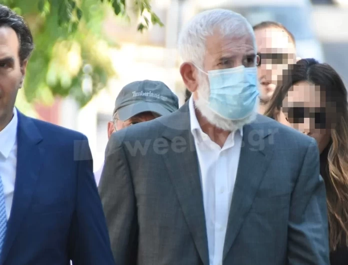 Μπήκε από την πίσω πόρτα ο Πέτρος Φιλιππίδης στο δικαστήριο μετά την φραστική επίθεση που δέχτηκε 