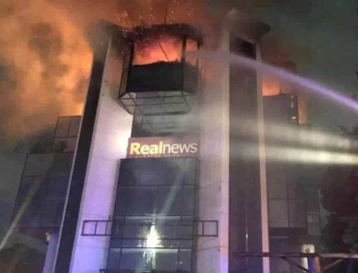 Εμπρηστική επίθεση η φωτιά στην εφημερίδα του Νίκου Χατζηνικολάου - Τα πρώτα στοιχεία
