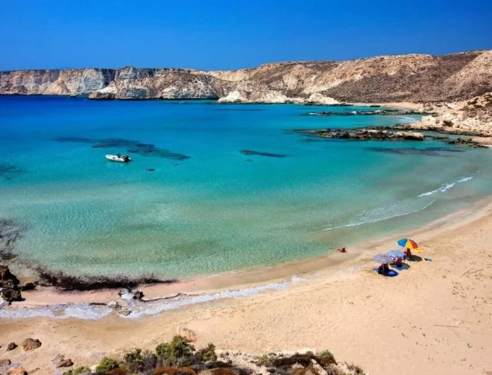 Το γνωρίζουν ελάχιστοι παρόλο που είναι πολύ οικονομικό - Το ελληνικό νησί που έχει 36 παραλίες 