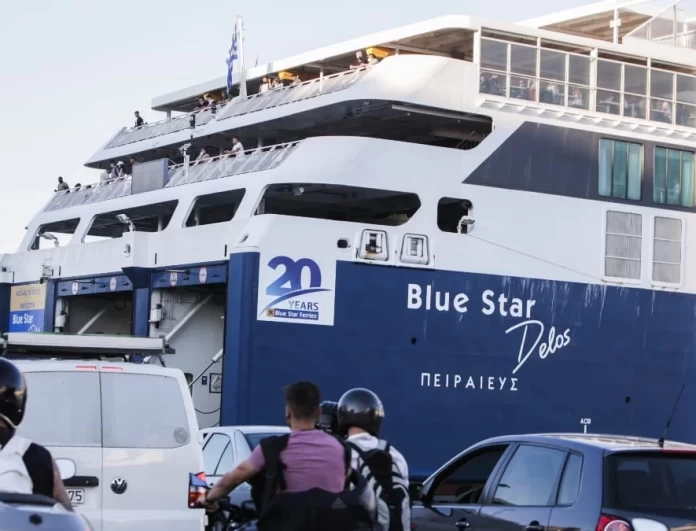 Τραγωδία στο λιμάνι του Πειραιά: Αυτοκίνητο έπεσε στη θάλασσα
