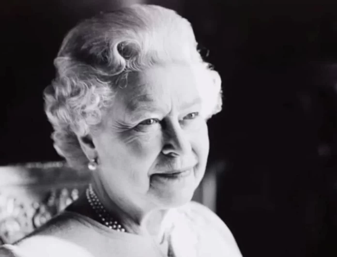 Στο Λονδίνο η σορός της Βασίλισσας Ελισάβετ - Η πομπή προς το Μπάκιγχαμ