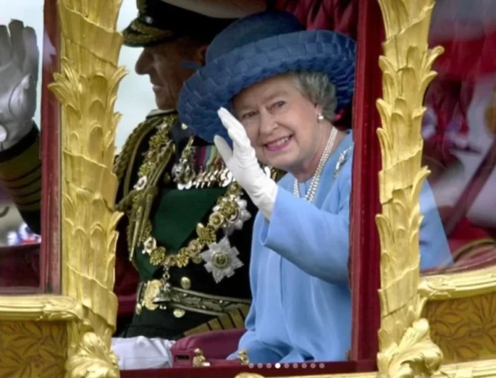 Κάνει το γύρο του διαδικτύου το βίντεο με τον φρουρό που λιποθυμά δίπλα στο φέρετρό της Βασίλισσας Ελισάβετ