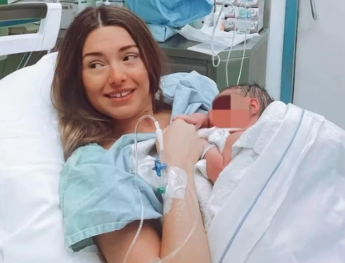 Αχώριστη η Ιωάννα Σιαμπάνη με το νεογέννητο γιο της - Οι νέες τρυφερές φωτογραφίες μέσα από το μαιευτήριο
