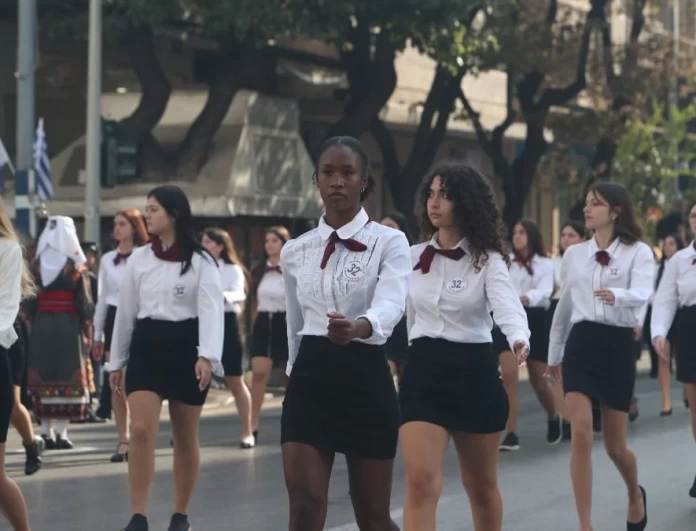 Θεσσαλονίκη: «Είμαι υπερήφανη για την πατρίδα μου» - Ξεχώρισε στην παρέλαση η μαθήτρια με καταγωγή από την Κένυα