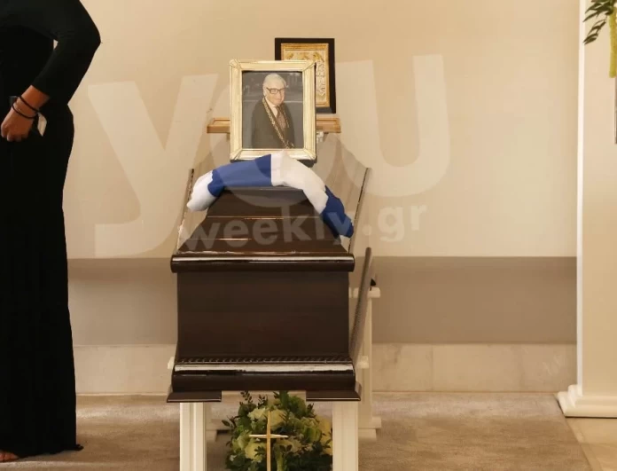 Τεράστια θλίψη στην κηδεία του Ζάχου Χατζηφωτίου - Αποκλειστικές φωτογραφίες