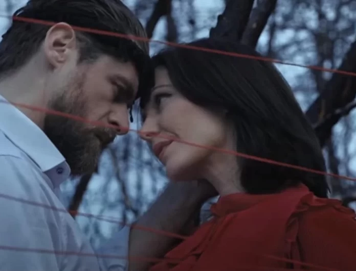 Σασμός: Ο έρωτας που έγινε τραγούδι - Το ''καυτό'' video clip με πρωταγωνιστές τον Μαθιό και τη Βασιλική