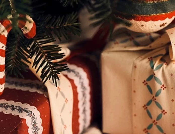 Όμορφα και περιποιημένα δώρα Χριστουγέννων - Δες πως θα τα πακετάρεις με 2 απλές κινήσεις