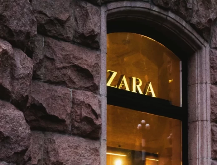 Κοστίζει 249 ευρώ αλλά όμοιό του δεν έχεις δει πουθενά - Το συγκλονιστικό παπούτσι που προτείνουν τα Zara για την Πρωτοχρονιά