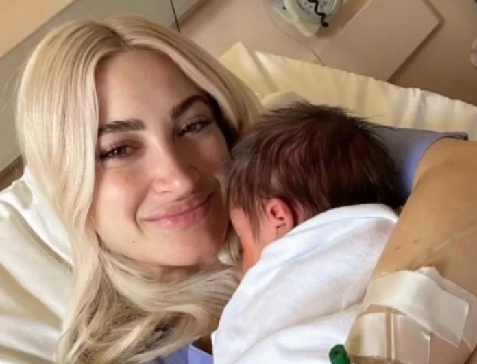 Η πρώτη ανάρτηση της Ιωάννας Τούνη να θηλάζει το 24 ημερών μωράκι της - Βίντεο