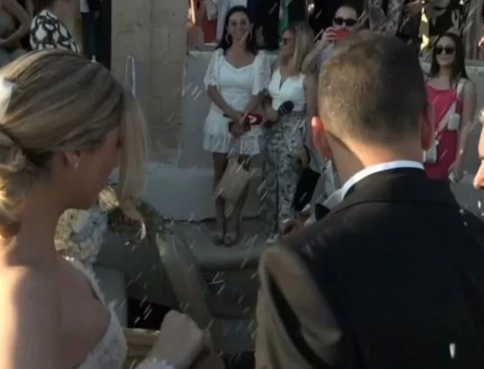 «Ο διαπληκτισμός, ναι, υπήρχε, όχι όμως μεταξύ...» - Στη φόρα η αλήθεια για τον τραμπουκισμό δημοσιογράφου στον γάμο Μουζουράκη & Κόζαρη