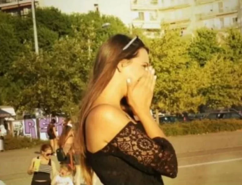 Θεσσαλονίκη: Η πρόταση γάμου - υπερπαραγωγή που την έκανε να βάλει τα κλάματα! Έστησε ολόκληρο... μιούζικαλ για την καλή του (VIDEO)