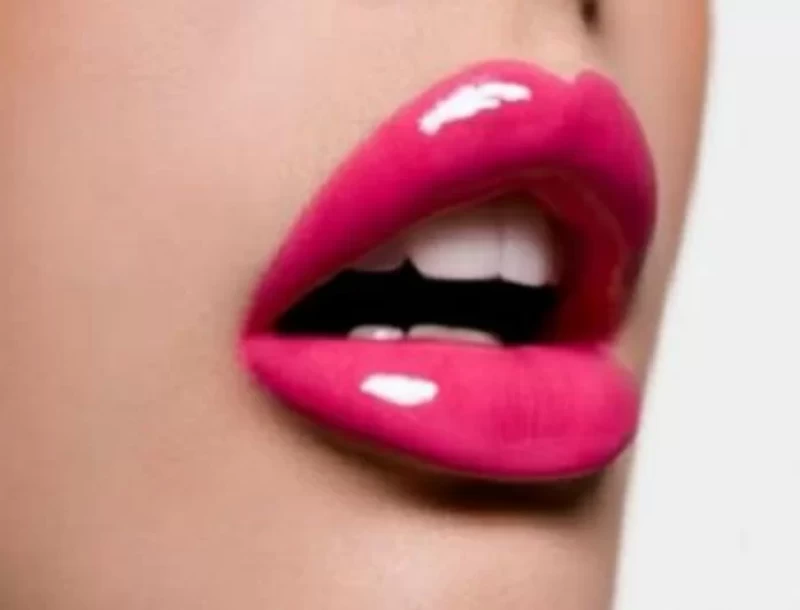 5 beauty tricks για να δώσεις όγκο στα χείλη σου