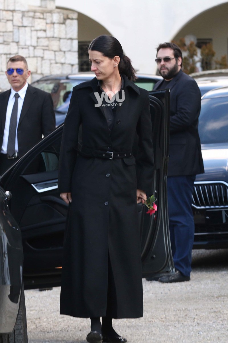 Κηδεία Αναστασιάδη: Σε τραγική κατάσταση η γυναίκα και τα παιδιά του στο τελευταίο αντίο! 13