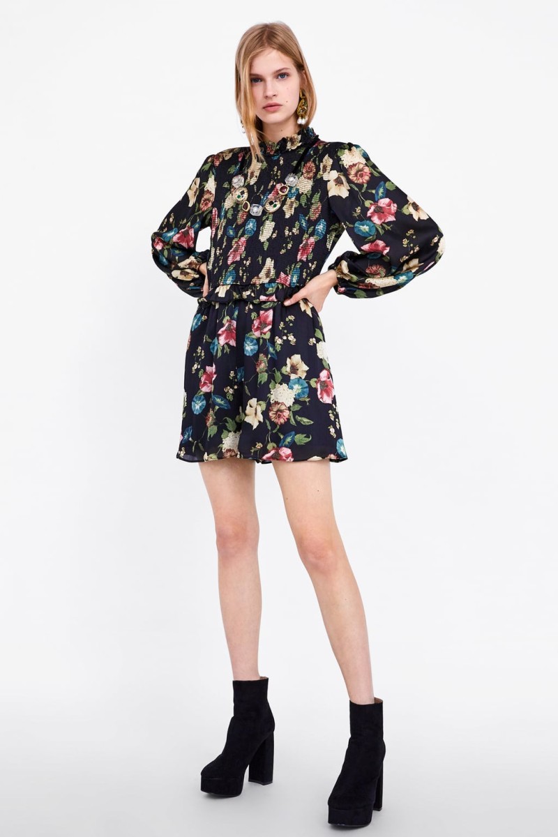 Ολόσωμη φόρμα Zara από τη νέα συλλογή κολεξιόν για την Άνοιξη 
