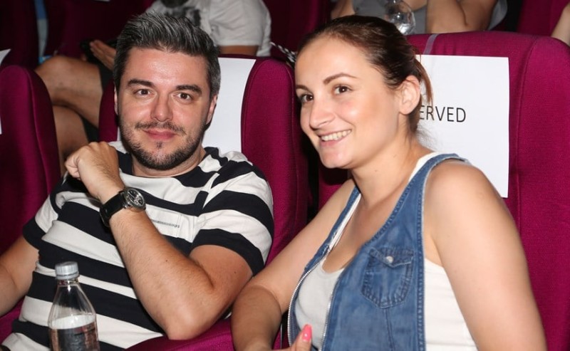Ο παρουσιαστής Πέτρος Πολυχρονίδης και η σύντροφός του