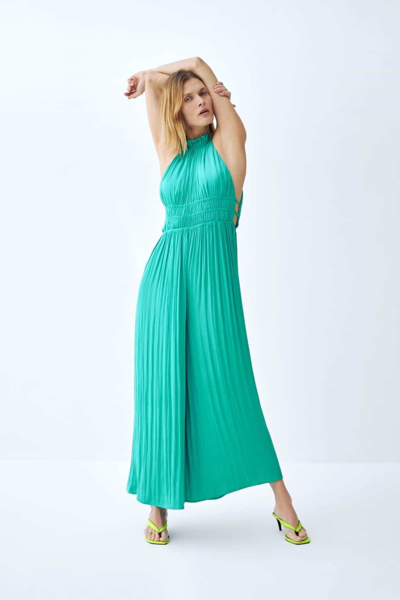 Zara ολόσωμη φόρμα από τη νέα συλλογή κολεξίον της άνοιξης
