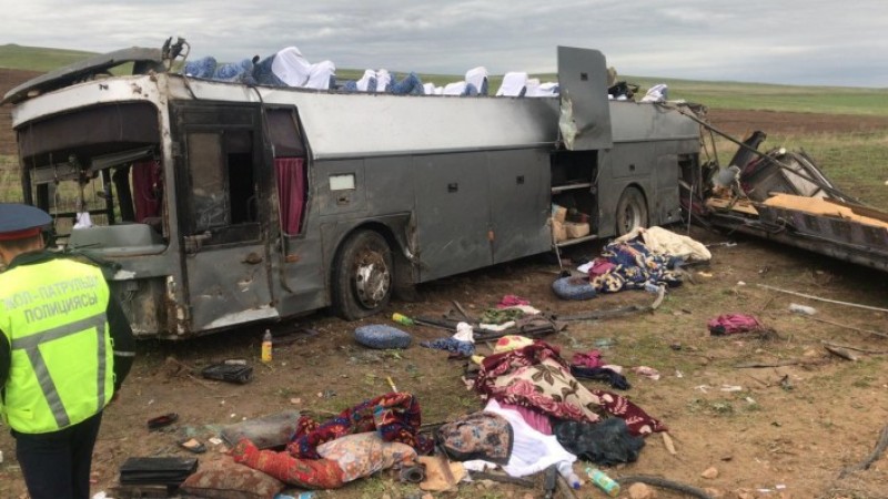 Θανατηφόρο τροχαίο με λεωφορείο: Τουλάχιστον 11 νεκροί - Πολύ σκληρές εικόνες!